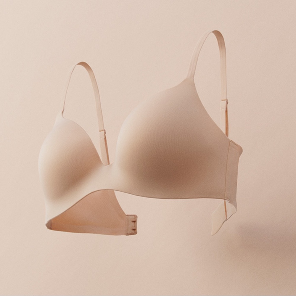 Uniqlo wireless bra 3D hold